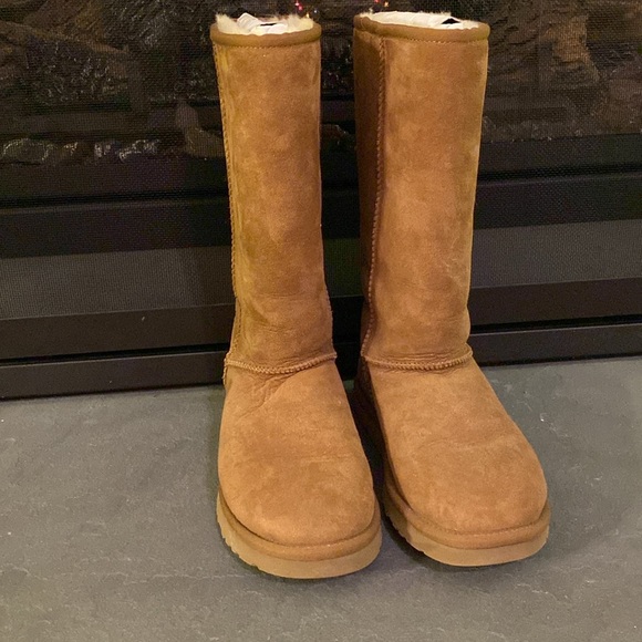 Classic Chestnut Tall UGGs. - Picture 10 of 10